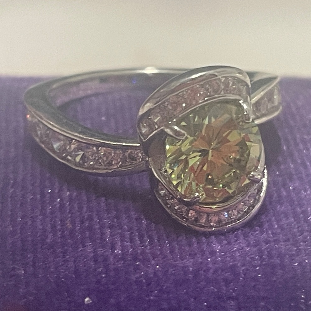 Ring Bomb Party RBP Lime Peridot Sz8 NWOT - Picture 2 of 3